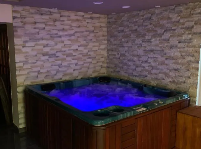 The Jakuzzi Miskolctapolca Гостевой дом Мишкольц